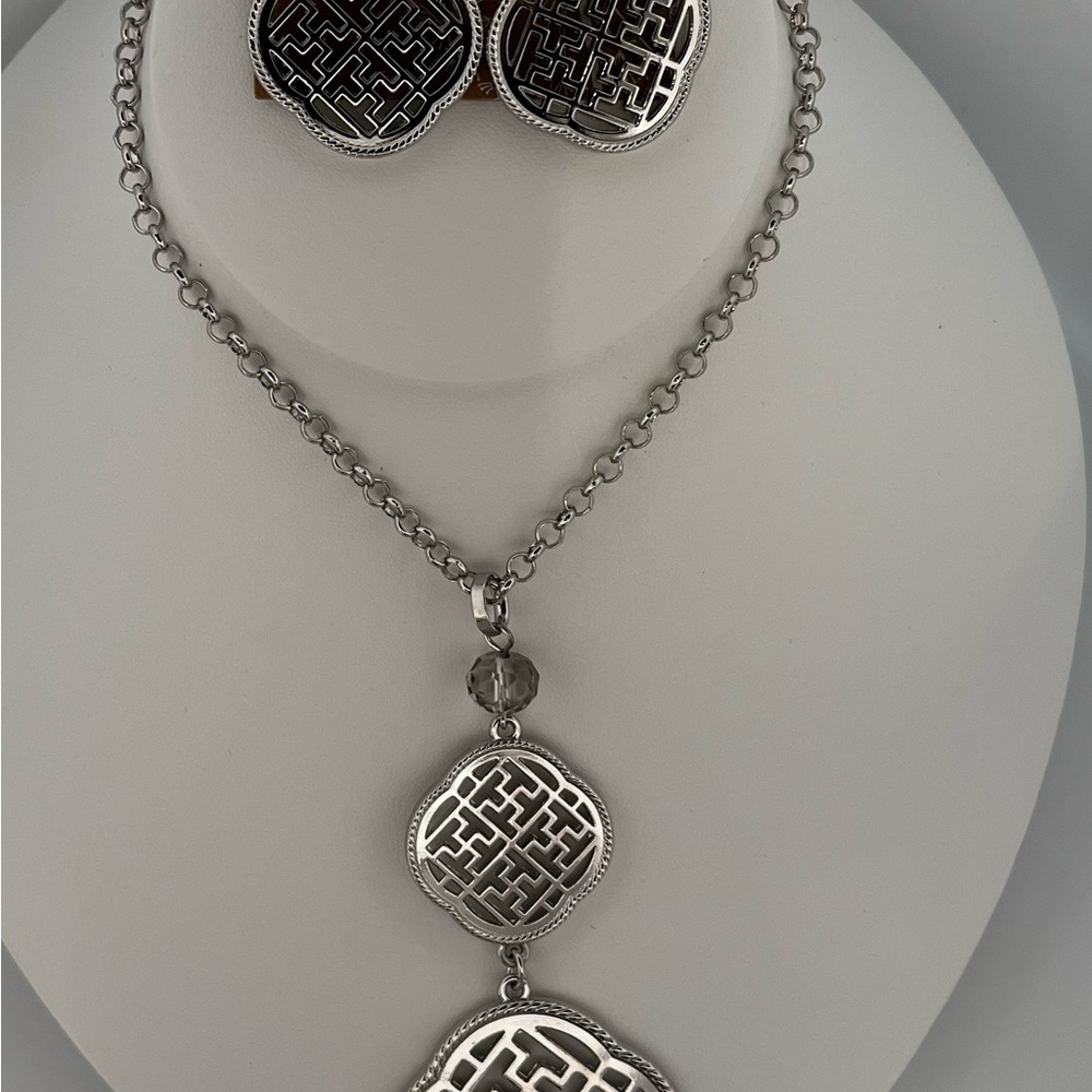 Cracker Barrel Silver Celtic Knot Necklace